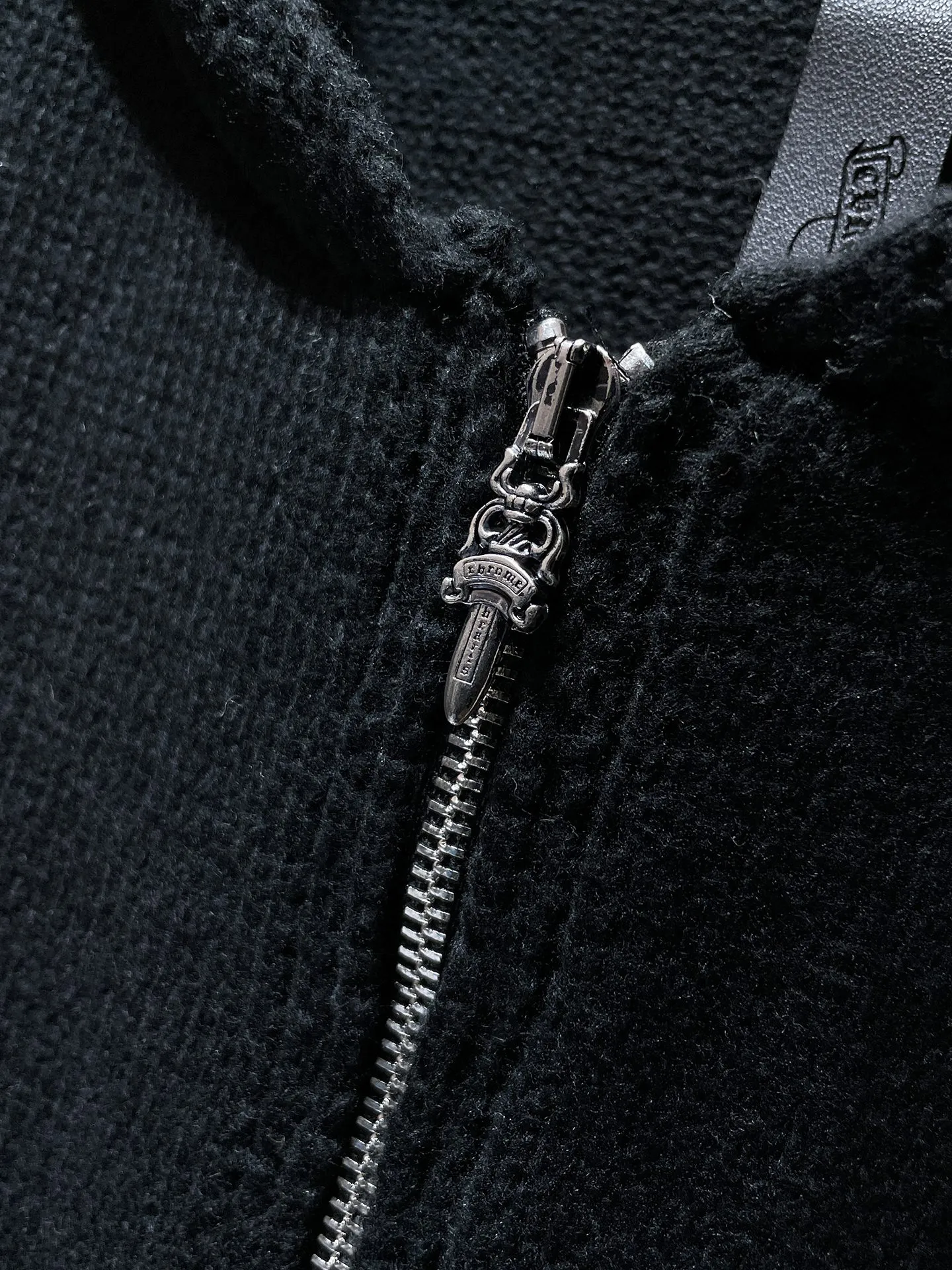 P296 Chrome Hearts 🍁Autumn and winter sweater series🍁 Heavy-duty pink double-arm embroidered sweater, 20 pieces of imported leather on both sleeves, selected high-quality wool blended knitted fabric, non-common version on the market 🌈Recommended color: black 🌈 Size: S, M, L, XL